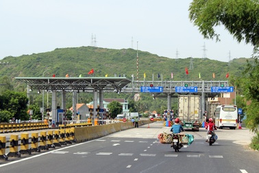 Xem xét miễn giảm giá vé cho 529 ô tô qua trạm Bàn Thạch
