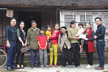 Bạn đọc giúp người mẹ nghèo Lê Thị Hùng hơn 97 triệu đồng