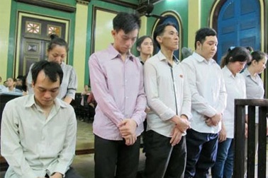 Liệt hai chân vẫn cầm đầu đường dây mại dâm “phục vụ” khách Hàn