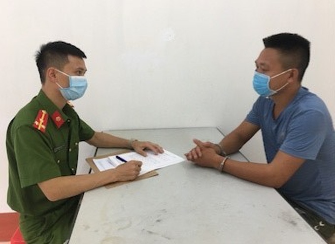Đối tượng Phan Trần Chiêu tại cơ quan công an.