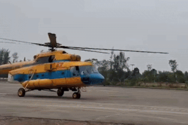 Trực thăng cất cánh từ Hà Nội đưa hàng cứu trợ tới Cao Bằng