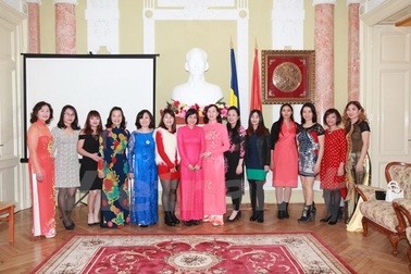 Cộng đồng người Việt ở Romania tưng bừng đón Tết Đinh dậu