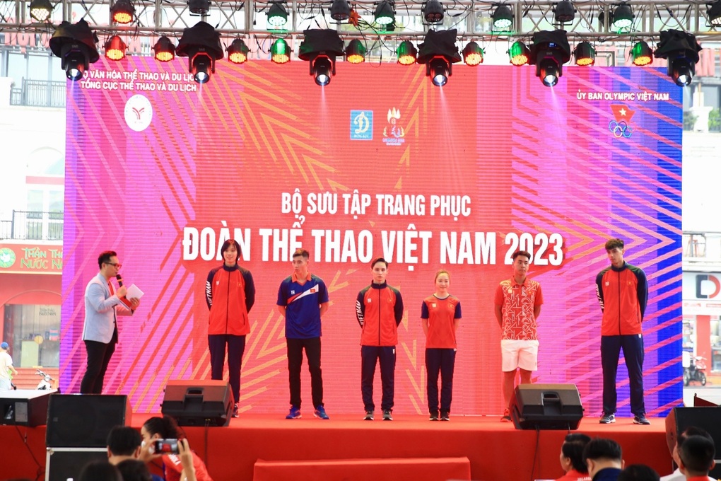 Ra mắt trang phục của đoàn thể thao Việt Nam tại SEA Games 32 - 1 Ra mắt trang phục của đoàn thể thao Việt Nam tại SEA Games 32 - 1