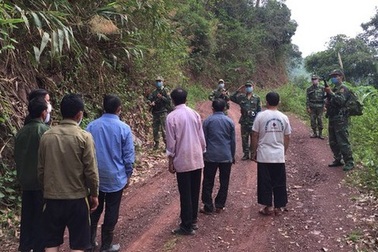 Vượt biên trái phép, 7 anh em bị bắt giữ đưa đi cách ly