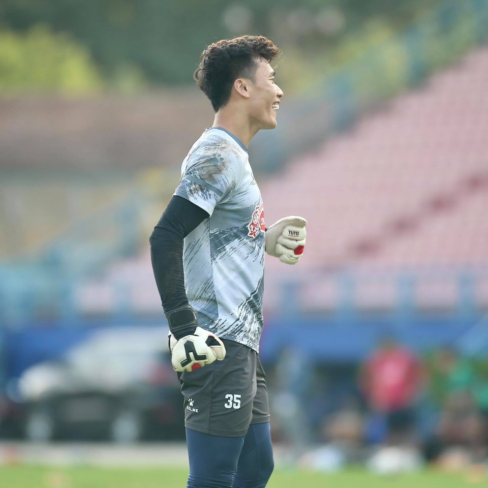 Lee Nguyễn trở lại tập luyện, mừng vì không bị phạt do tăng cân - 8 Lee Nguyễn trở lại tập luyện, mừng vì không bị phạt do tăng cân - 8