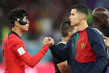 Vượt qua Ronaldo, Son Heung Min giành giải Cầu thủ xuất sắc nhất châu Á