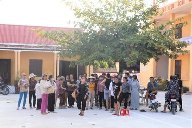 Hơn 60 học sinh vẫn chưa đi học sau khi trường chuyển địa điểm mới