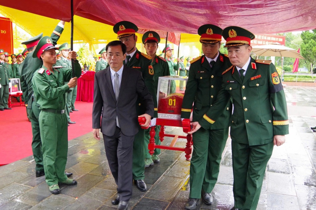 Truy điệu, an táng 34 hài cốt liệt sỹ tìm thấy ở Thành cổ Quảng Trị - 2 Truy điệu, an táng 34 hài cốt liệt sỹ tìm thấy ở Thành cổ Quảng Trị - 2