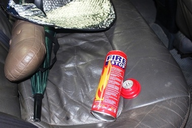 Bình cứu hỏa trong xe ô tô con bất ngờ phát nổ