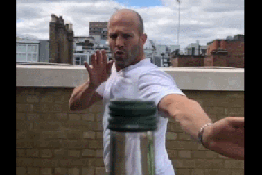 Giải mã trào lưu “Thử thách đá nút chai” đang gây sốt mạng xã hội