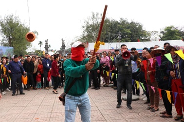 Cười nghiêng ngả với màn thi "niêu ơi ở lại, chị đi nhé"