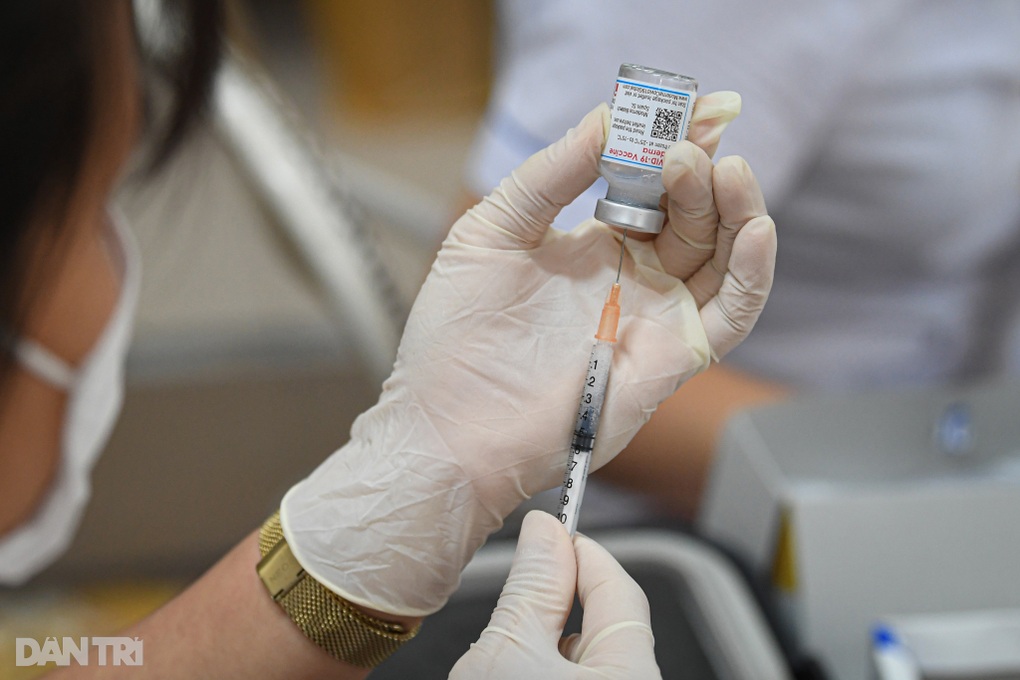 Bệnh viện gần kín giường hồi sức, nhiều ca Covid-19 phải thở máy - 2 Bệnh viện gần kín giường hồi sức, nhiều ca Covid-19 phải thở máy - 2