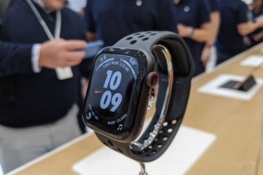 Apple Watch series 5 tân trang xuất hiện với giá rẻ hơn 100 USD