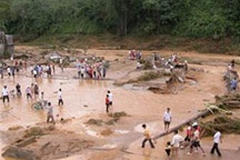 Tìm thấy 25 xác trong số 54 người mất tích ở Yên Bái