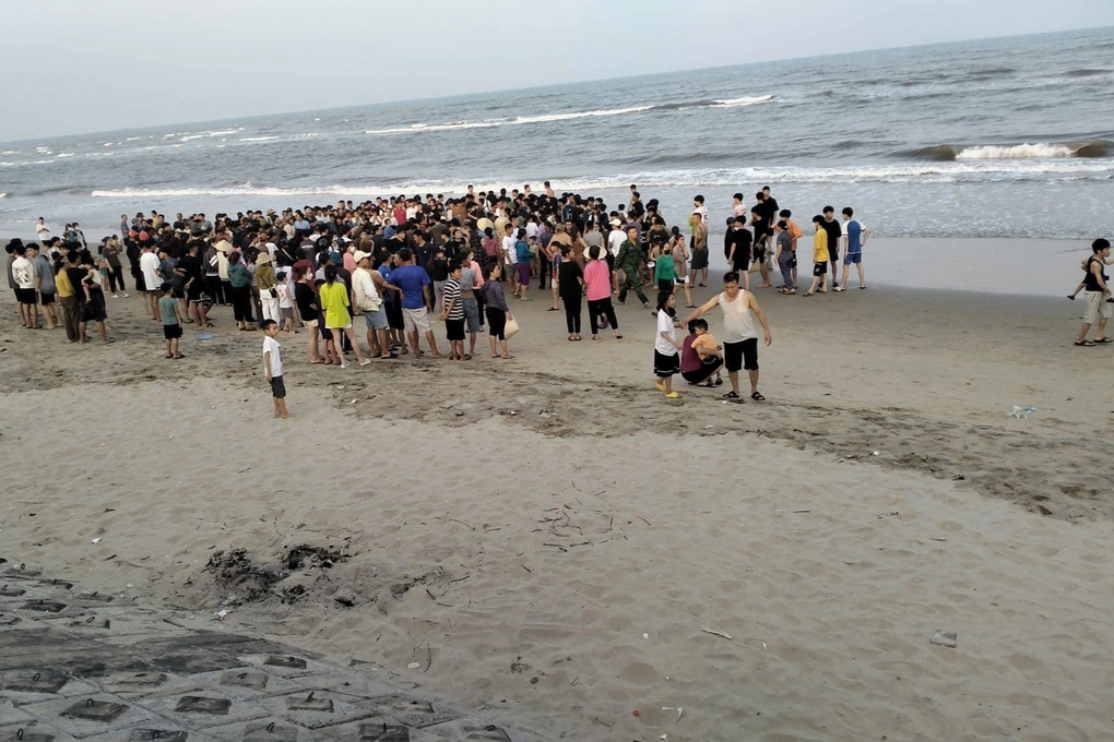 Đi tắm biển, hai thanh niên tử vong do đuối nước - 1 Đi tắm biển, hai thanh niên tử vong do đuối nước - 1