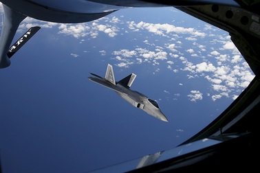 Nhiều nước châu Âu đóng cửa không phận với Libya