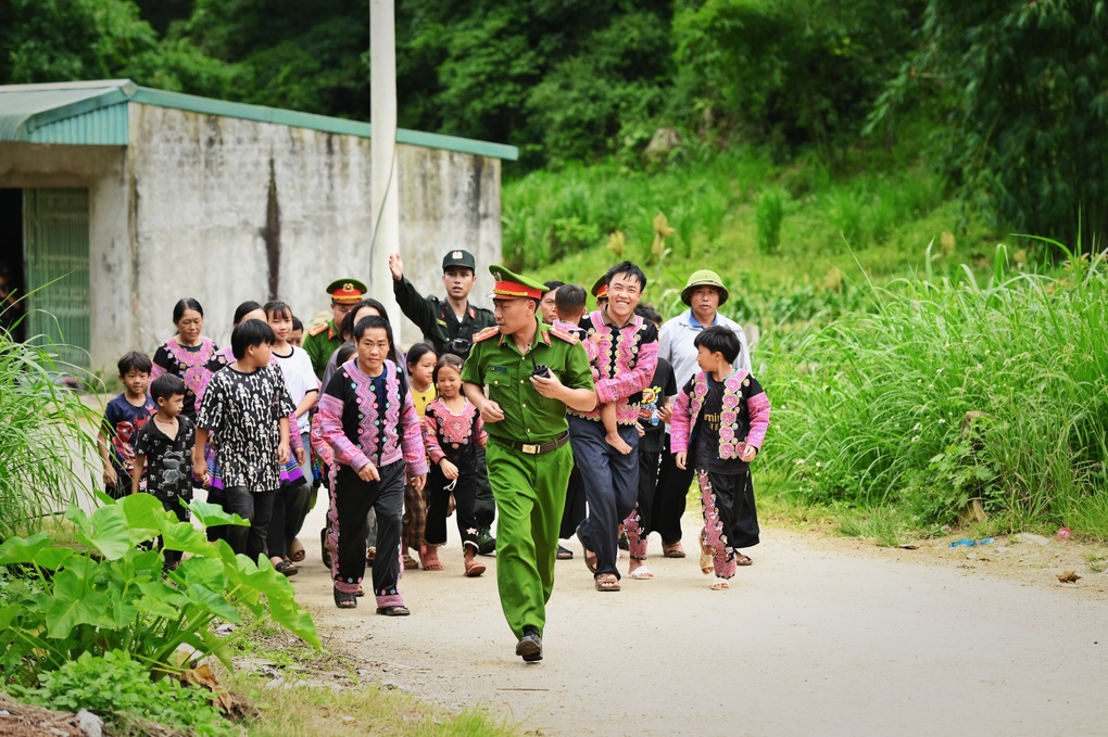 MONO được khen vì hành động dũng cảm, cứu nguy Song Luân trong show thực tế - 1 MONO được khen vì hành động dũng cảm, cứu nguy Song Luân trong show thực tế - 1