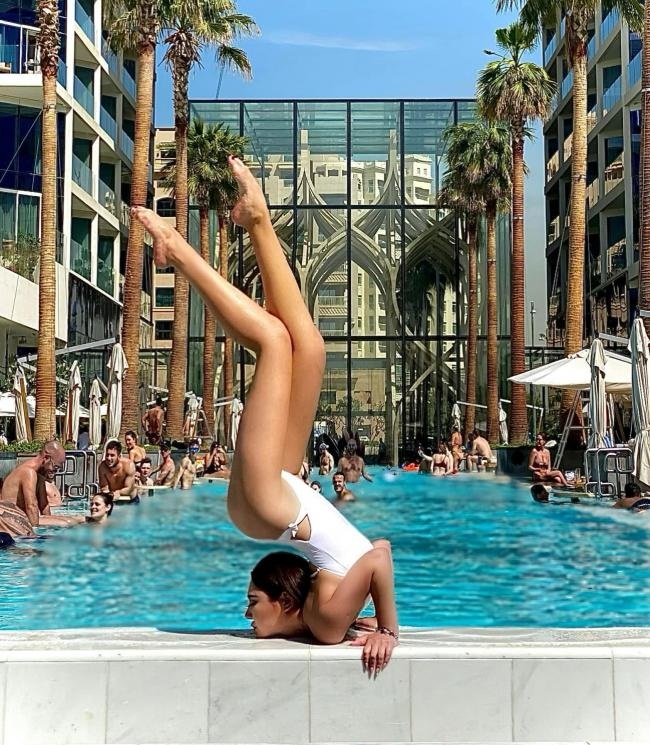 Choáng với màn diễn xiếc của người đẹp Mông Cổ tại dạ tiệc hoa hậu thế giới - 2