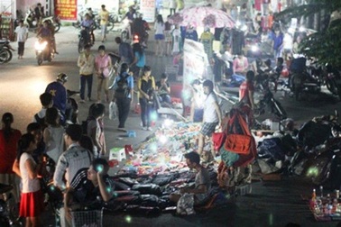 Những điều thú vị tại chợ “chồm hổm” sinh viên dịp cuối năm