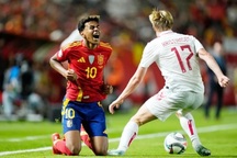 Lamine Yamal bị loại khỏi tuyển Tây Ban Nha, Barcelona lo sốt vó