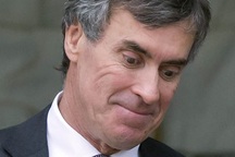 Tổng thống Pháp “gặp họa” vì bộ trưởng ngân khố “rửa tiền” thuế