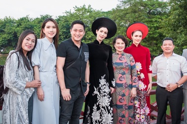 Vợ chồng Minh Tiệp chào đón hoa hậu hoàn vũ