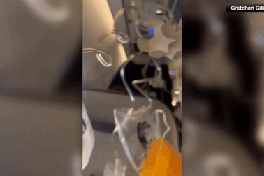 Máy bay chở khách rơi tự do 1.200m gần một phút, 2 hành khách bị thương