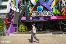 Nếu karaoke, massage ở "vùng xanh" Hà Nội tự ý mở cửa, có phạt được không?