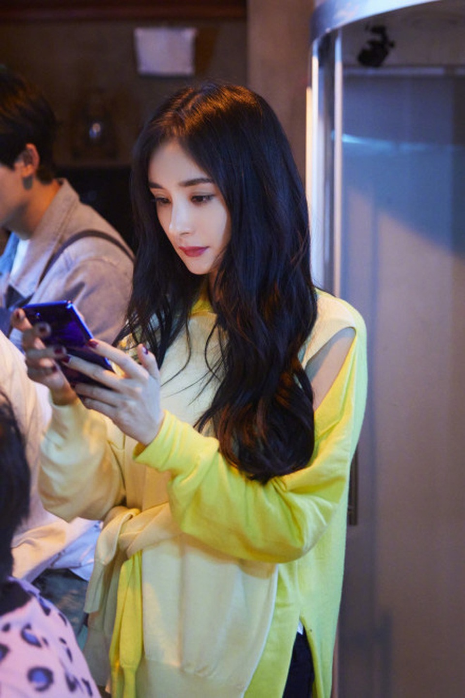 Dương Mịch khoe vóc dáng đỉnh cao dù diện trang phục kín đáo - 10 Dương Mịch khoe vóc dáng đỉnh cao dù diện trang phục kín đáo - 10