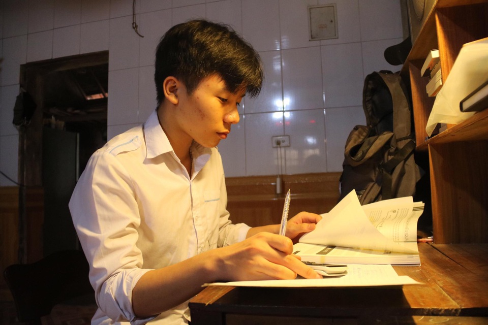 Cậu học trò đạt 29,5 điểm khối B nguyện vọng vào ĐH Y Hà Nội - 2 Cậu học trò đạt 29,5 điểm khối B nguyện vọng vào ĐH Y Hà Nội - 2
