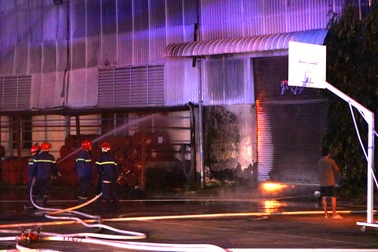 Hoả hoạn trong đêm, nhà xưởng của công ty mút xốp bị thiêu rụi