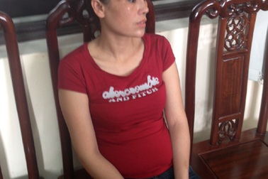 "Ngụy trang" 8 bánh heroin trong thùng mì tôm