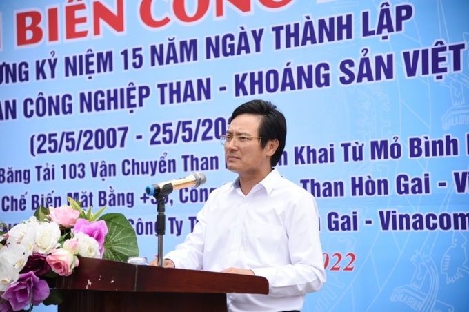 Ông Phùng Văn Vịnh Ủy viên BTV Đảng ủy Tập đoàn, Trưởng ban Tuyên giáo – Truyền thông – Quan hệ cộng đồng phát biểu tại buổi lễ