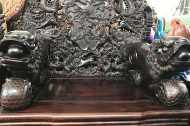 Thương lái Trung Quốc càn quét đồ gỗ trắc, 4 bộ ghế trả luôn 1 triệu USD