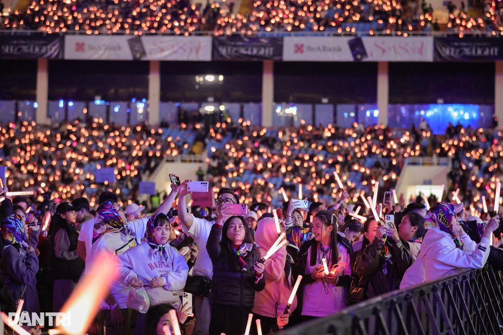 Khán giả mua vé 2 triệu đồng than không nghe thấy gì ở đêm nhạc Mỹ Tâm - 3 Khán giả mua vé 2 triệu đồng than không nghe thấy gì ở đêm nhạc Mỹ Tâm - 3