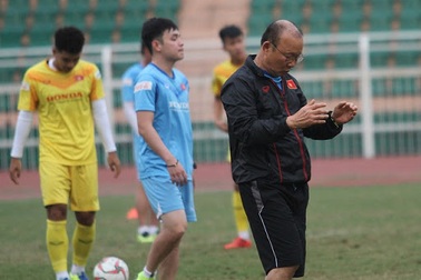 Hải Huy chấn thương, HLV Park Hang Seo đau đầu với bài toán nhân sự