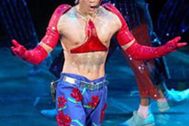 Ấn tượng với trang phục biểu diễn của Quách Phú Thành