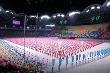 Triều Tiên tổ chức màn đồng diễn “biển người” chào mừng Tổng thống Hàn Quốc