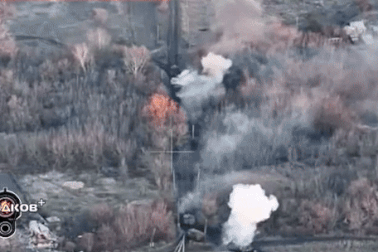 Xe tăng Nga - Ukraine đấu hỏa lực dữ dội trong màn cận chiến hiếm hoi