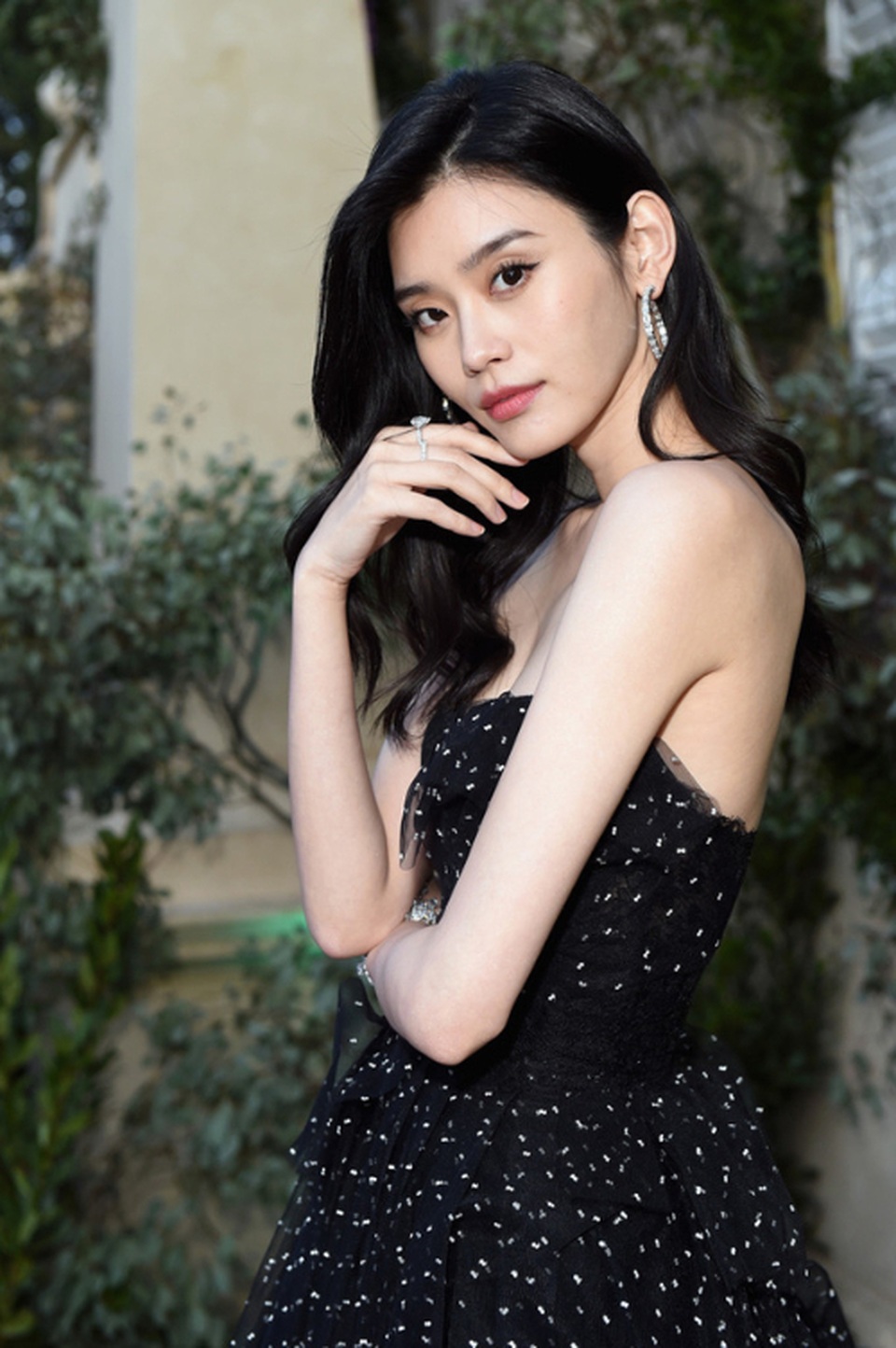 Siêu mẫu Hề Mộng Dao và con trai gây chú ý trong tang lễ “vua sòng bạc” - 4 Siêu mẫu Hề Mộng Dao và con trai gây chú ý trong tang lễ “vua sòng bạc” - 4