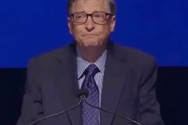 Bill Gates nghẹn ngào nói lời chia tay CEO của Microsoft