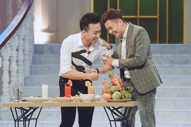 Ngày Tết, Trấn Thành “tra hỏi” Ngô Kiến Huy về cân nặng… bà xã Hari Won