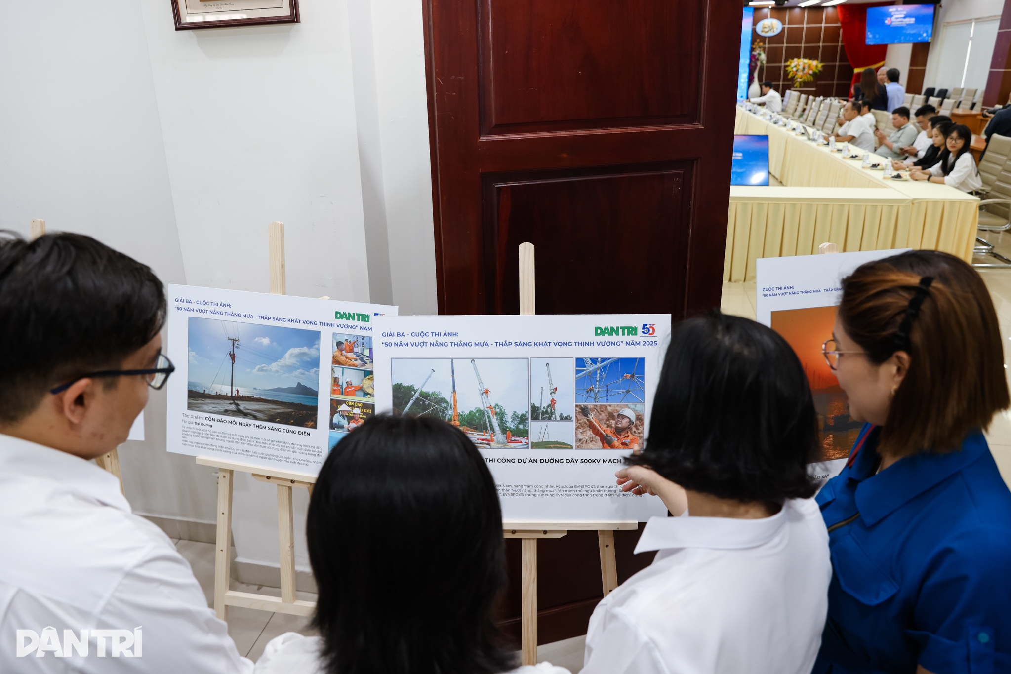 Trao giải cuộc thi ảnh kỷ niệm 50 năm ngành điện lực miền Nam - 5