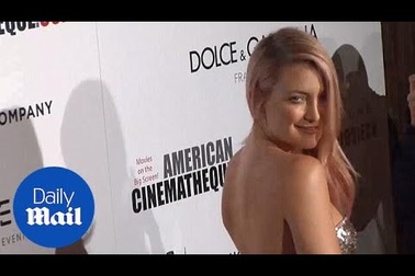 Kate Hudson khoe lưng trần quyến rũ