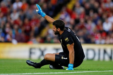 Liverpool nhận tin dữ về thủ môn Alisson ngay khi mùa giải vừa bắt đầu