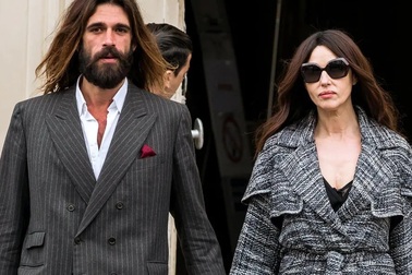Monica Bellucci dự sự kiện cùng bạn trai kém 18 tuổi