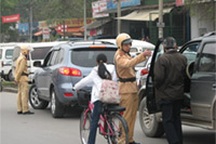 Ra quân xử phạt đi sai làn tuyến Trần Khát Chân - Đại Cồ Việt