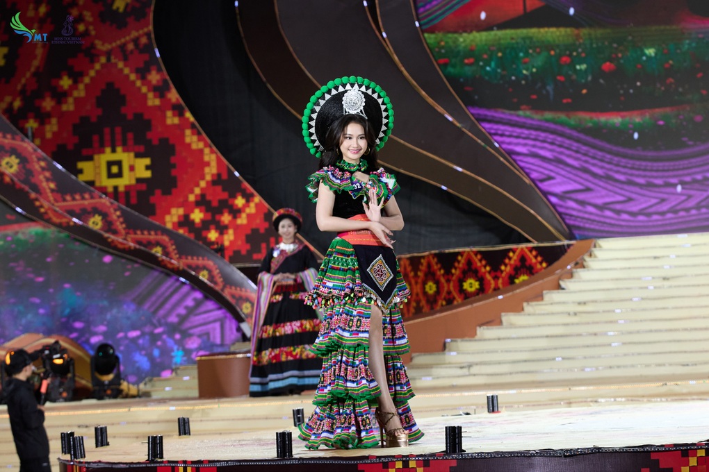 Nhan sắc xinh đẹp tuổi 20 của Hoa hậu Du lịch Dân tộc Việt Nam 2025 - 4 Nhan sắc xinh đẹp tuổi 20 của Hoa hậu Du lịch Dân tộc Việt Nam 2025 - 4