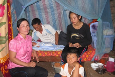 Chuyện khó tin về người phụ nữ giúp chồng chăm sóc… vợ bé