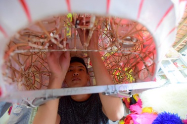 Xưởng làm đầu lân tất bật trước Tết Trung thu